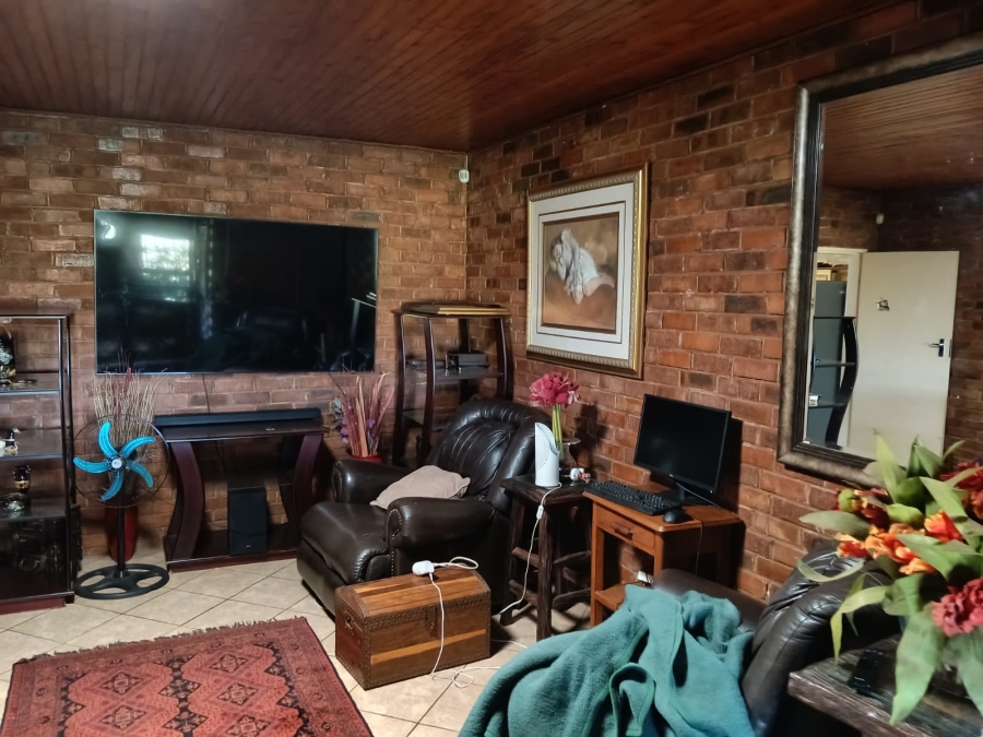 8 Bedroom Property for Sale in Brits Rural North West